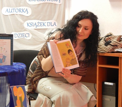 Luiza Borkowska - Ziółkowska w Bibliotece Publicznej w Dęblinie z okazji Dnia Dziecka